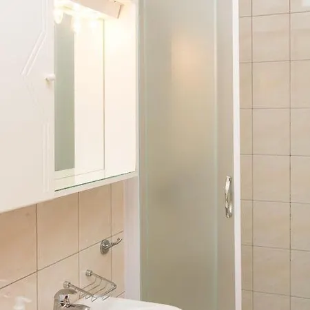 Apartament Radic - 2-3 Adults - Kneza Domagoja Street - Br 1 *