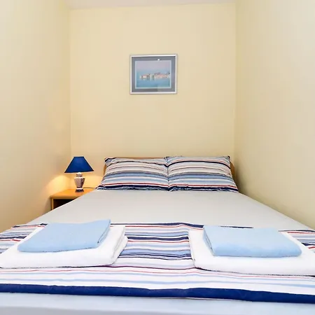 Apartment Radic - 2-3 Adults - Kneza Domagoja Street - Br 1