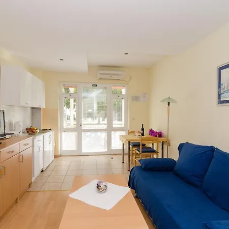 Apartment Radic - 2-3 Adults - Kneza Domagoja Street - Br 1 *