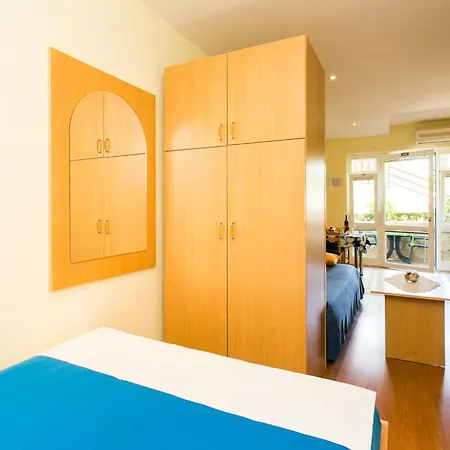 Radic - 2-3 Adults - Kneza Domagoja Street - Br 1 *