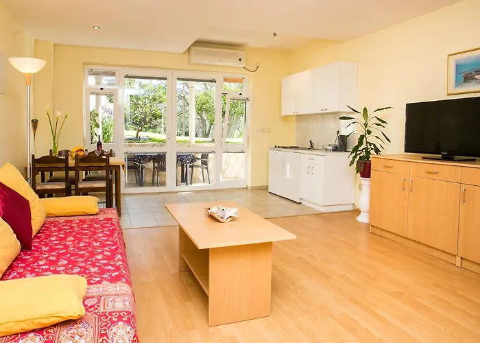 Radic - 2-3 Adults - Kneza Domagoja Street - Br 1