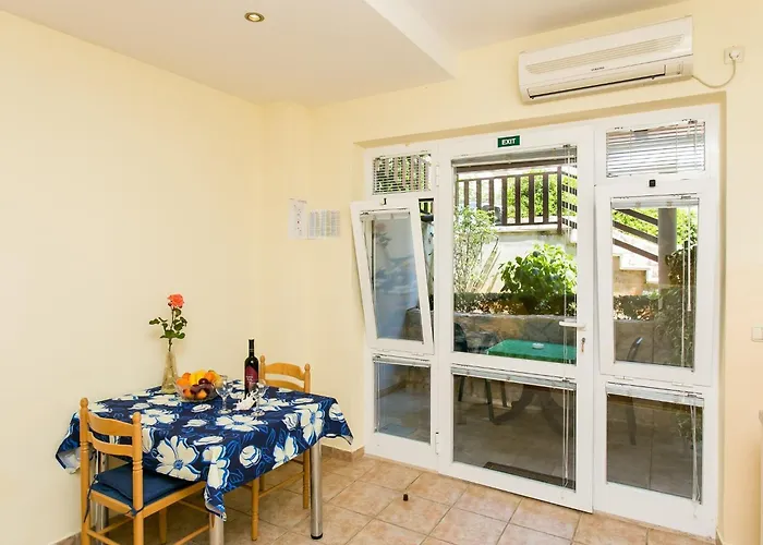 Radic - 2-3 Adults - Kneza Domagoja Street - Br 1 דירה